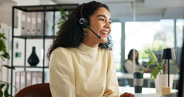 Contact centre agent using AI-powered tools